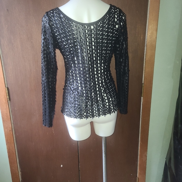 See through mesh Fishnet long-sleeved top - Picture 3 of 4